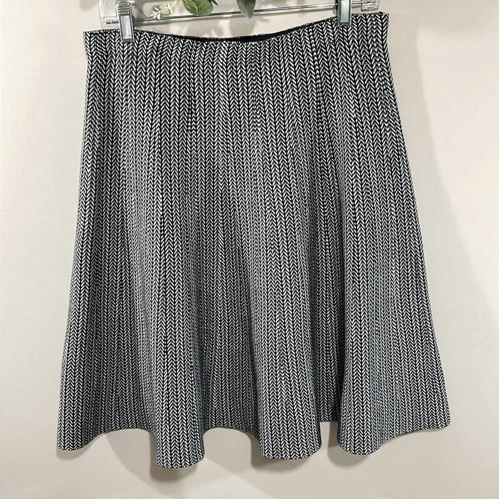 NWT Vila Milano Sweater Skirt A-Line Black and White L